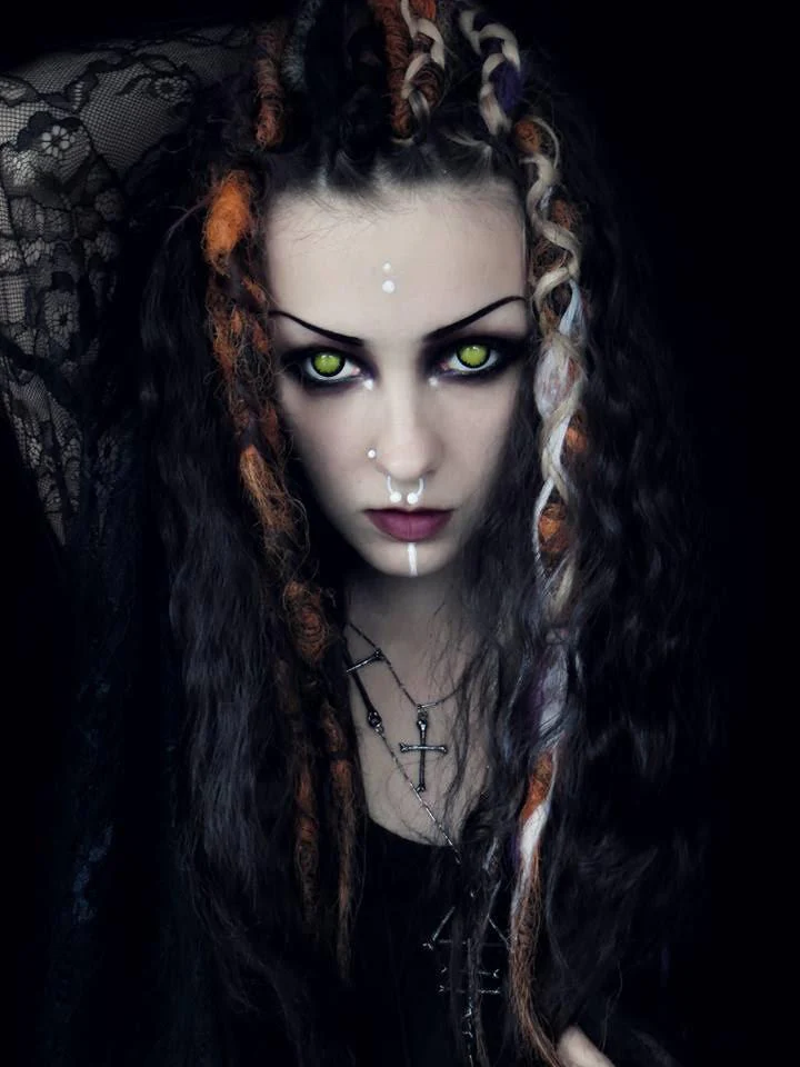 Blind Wolf Yellow Halloween Contact Lenses - Image 2