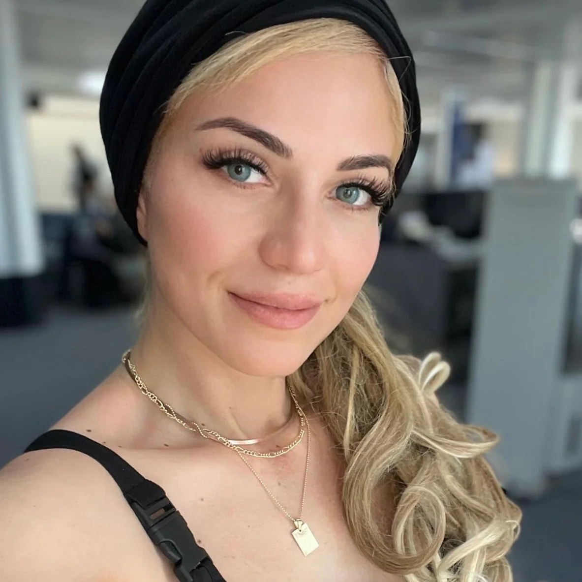 Elizabeth Skye Natural Blue Coloured Contact Lenses - Image 2