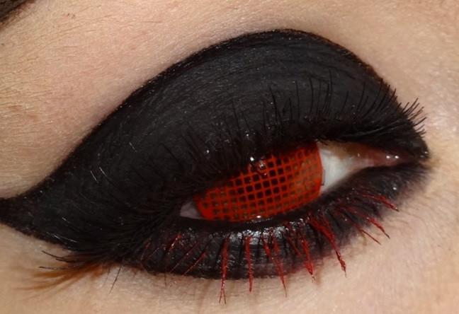 Red Mesh Halloween Contact Lenses - Image 2