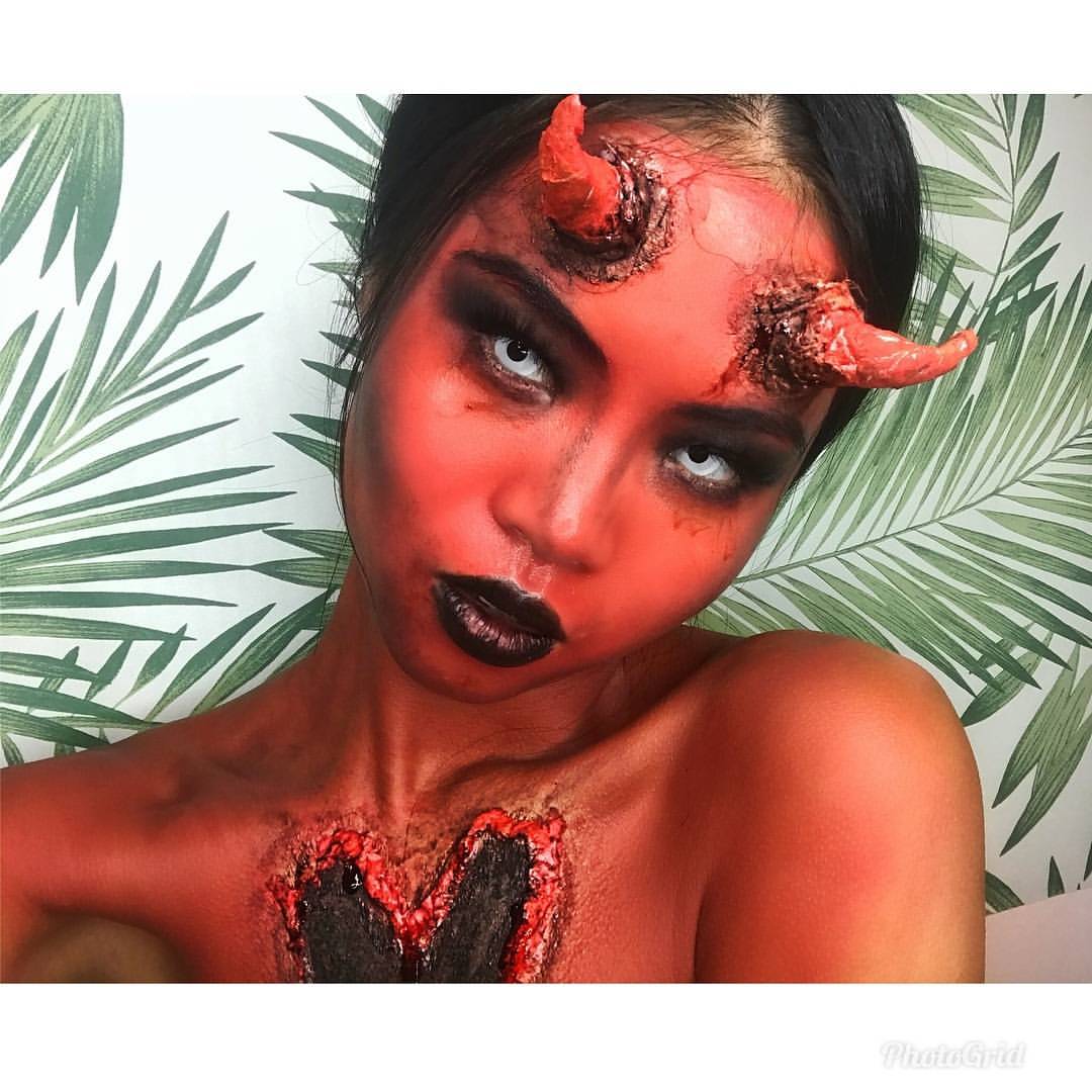 White Out Halloween Contact Lenses - Image 10