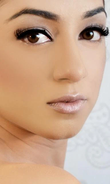 Yellow Oak Natural Coloured Contact Lenses - Image 2